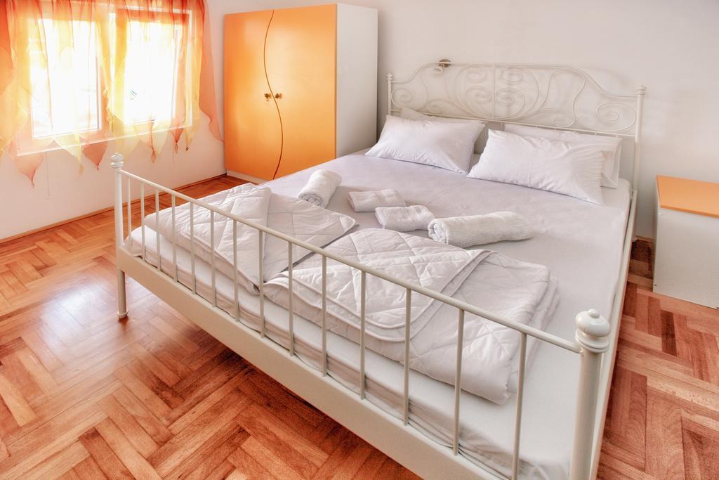 Apartments Villa Happy Mrcevac Екстер'єр фото