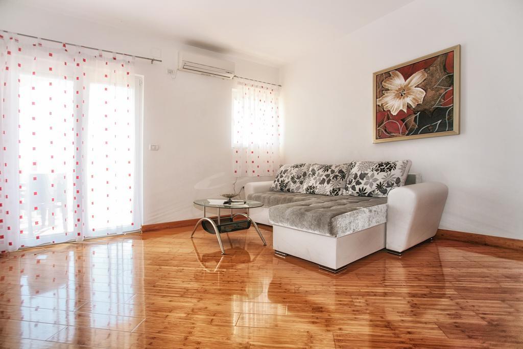 Apartments Villa Happy Mrcevac Екстер'єр фото