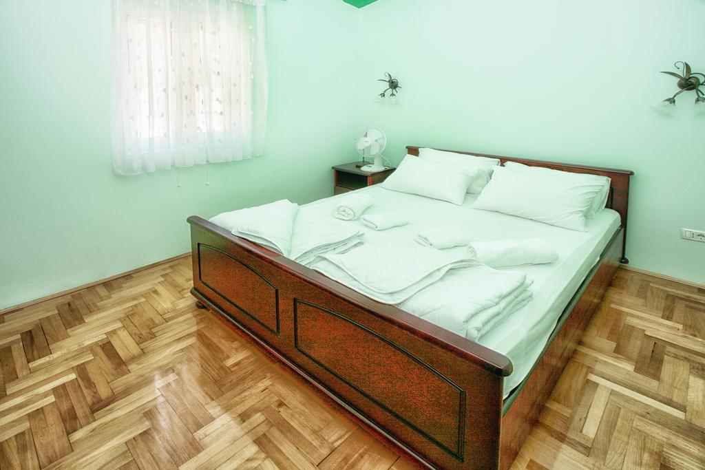 Apartments Villa Happy Mrcevac Екстер'єр фото