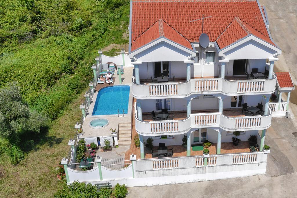 Apartments Villa Happy Mrcevac Екстер'єр фото