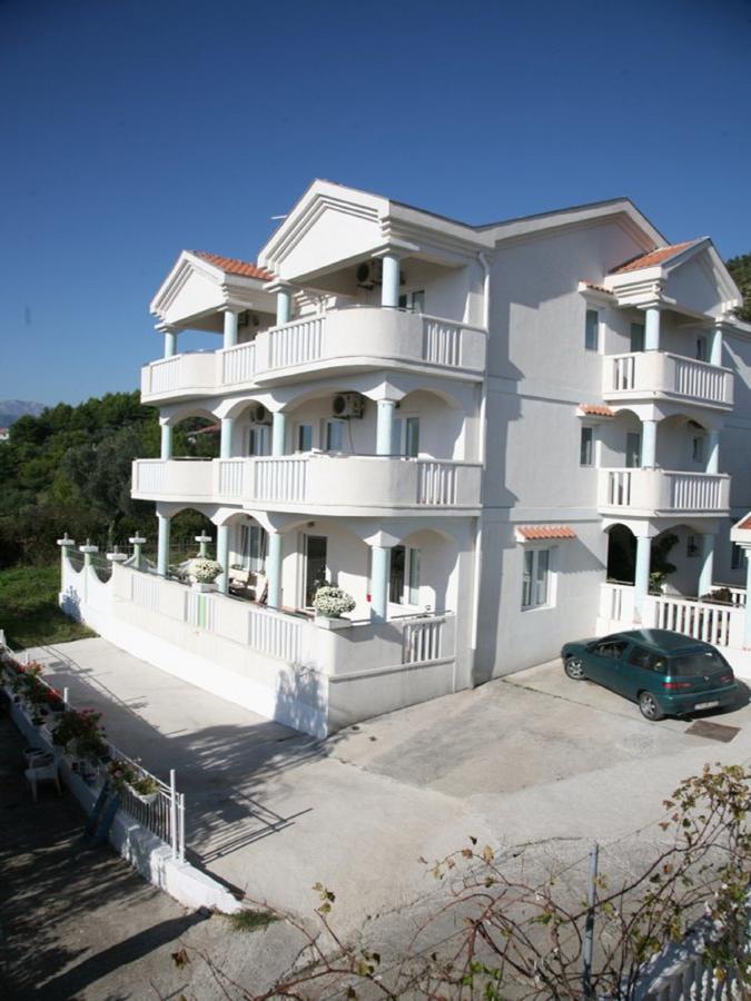 Apartments Villa Happy Mrcevac Екстер'єр фото